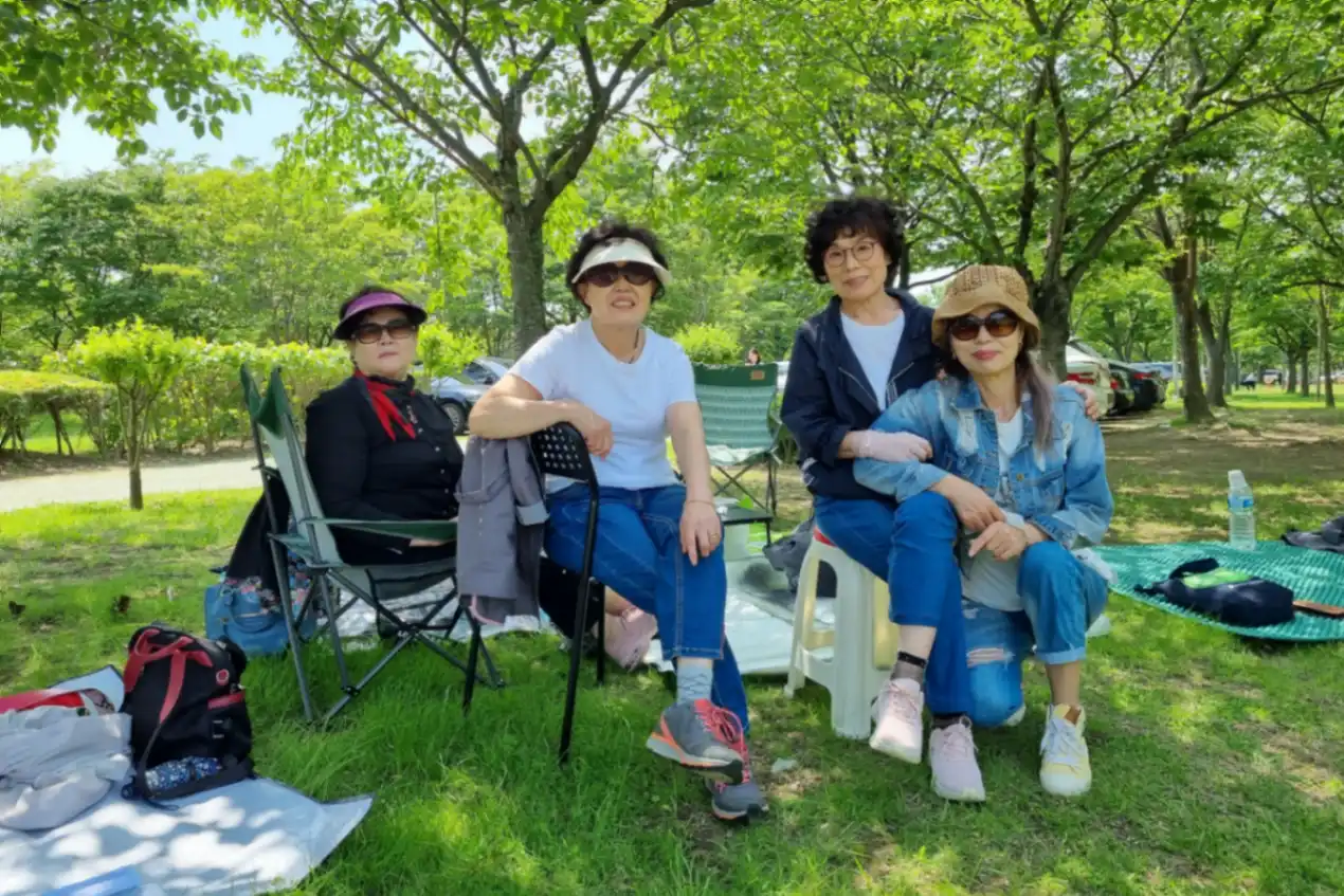 봄 야외예배 사진 5번째