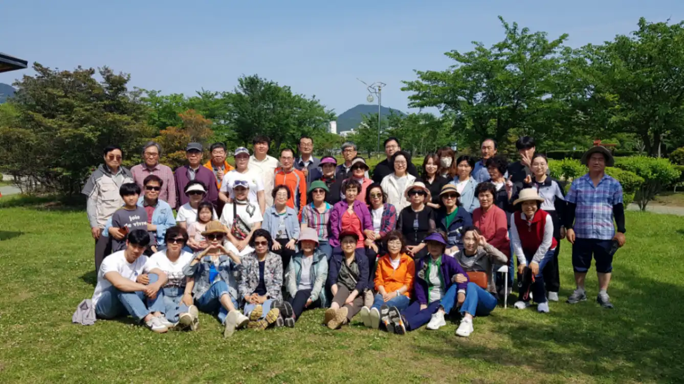 봄 야외예배 사진 1번째